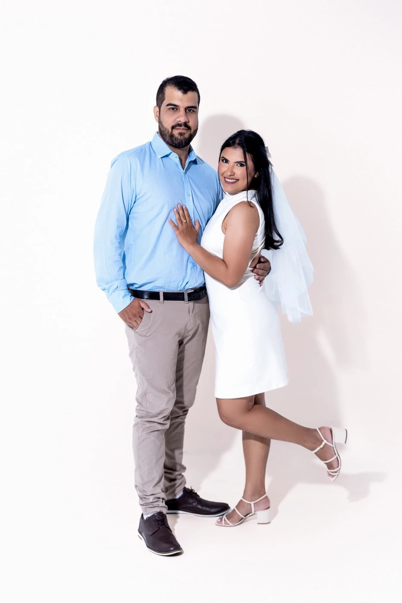 Lucas e Luane em retrato de corpo inteiro